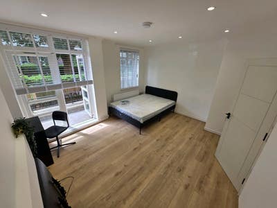 Newly Refurbished Room in Hackney Main Photo