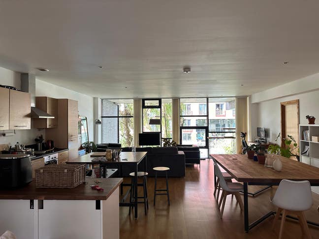 Double room in massive canal-side flat Main Photo