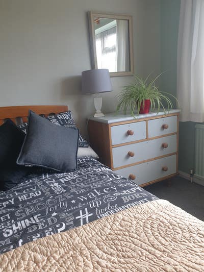 Large double room in shared house Main Photo