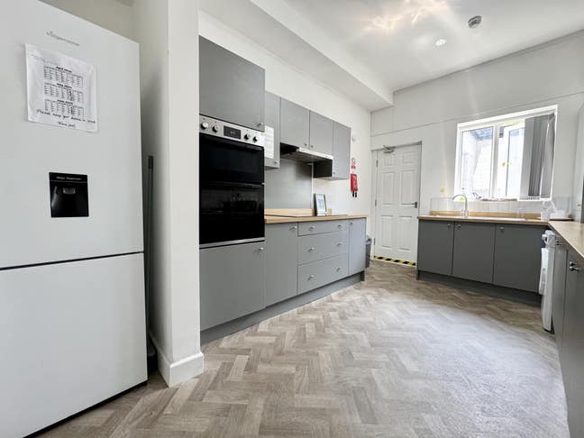 Next to James Cook Furnished Rooms All Bills Inc Main Photo