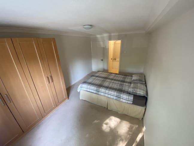 Spacious double bed/ensuite flatshare Main Photo