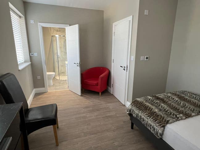 En-suite. Good standard in good location.  Main Photo