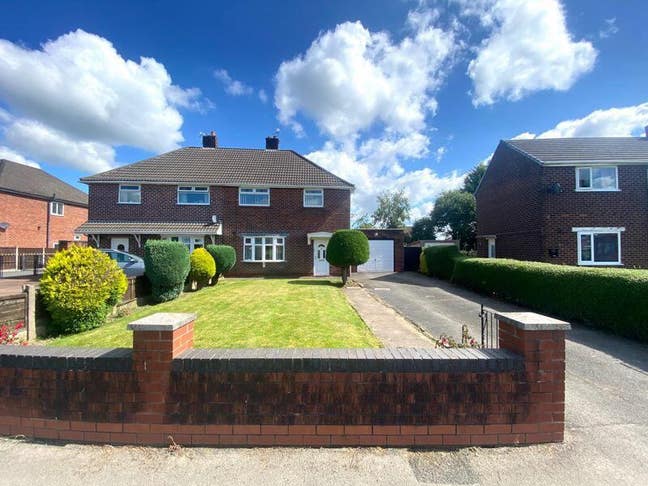 Spare double room in semi-detached Main Photo