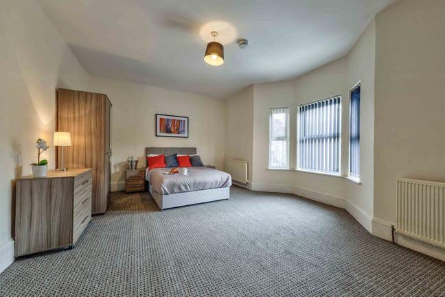 Newly Renovated Rooms – UB1 – Garden & 4 Bathrooms Main Photo