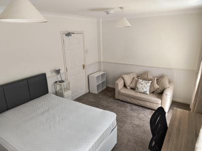 Double room near station bills included Main Photo