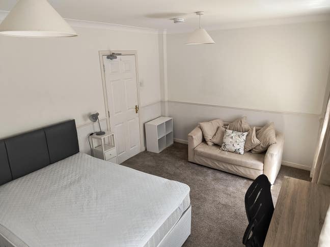 Double room near station bills included Main Photo