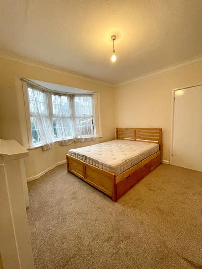 3 Specious Room in Great Location+All Bills Includ Main Photo