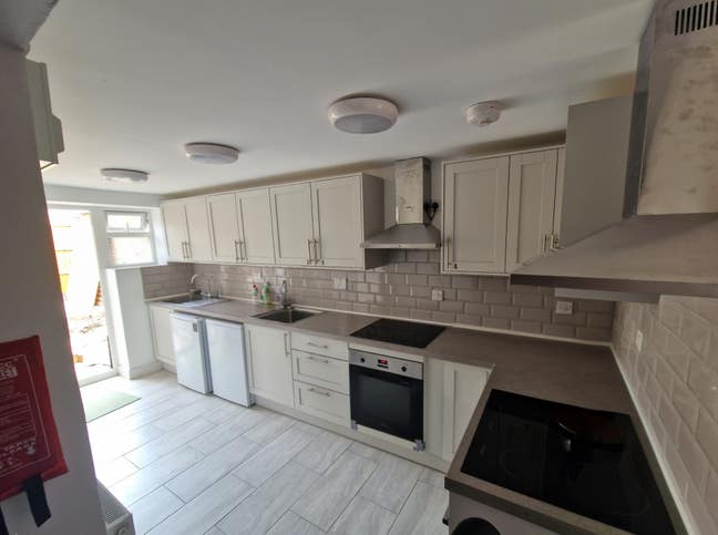 House share - Slough High St Main Photo