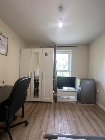 Double room available @ &pound;555 Main Photo