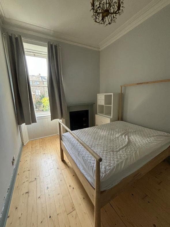 Room available in spacious west end flat Main Photo