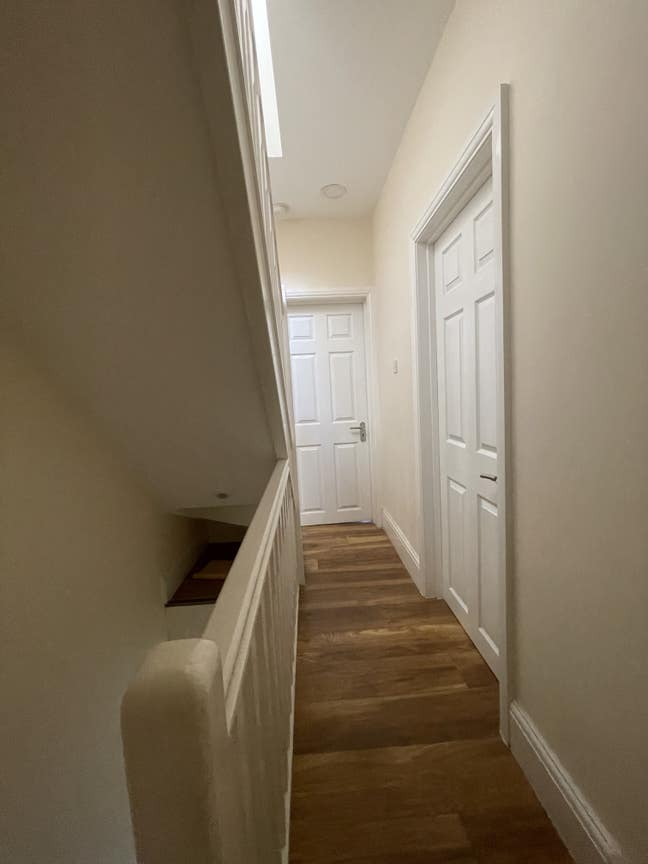 Cosy dble with unsuite off high st south East Ham. Main Photo