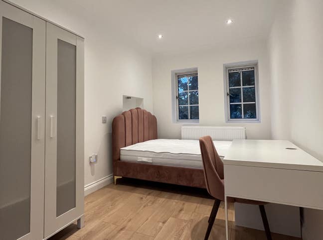 Warm,quiet,comfortable and conveniently located Main Photo