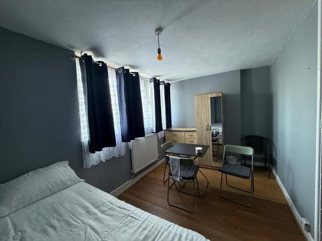 Large Room in shared flat Main Photo