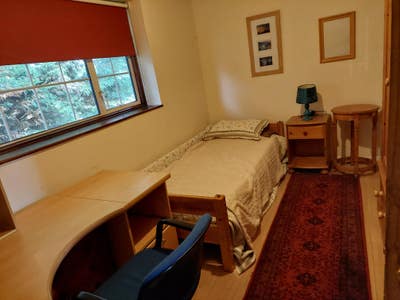 Inviting Room in Shepperton Main Photo