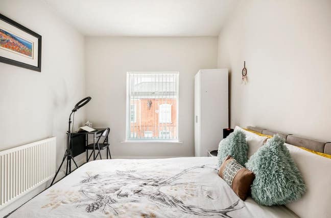 Large double room in Ashton Main Photo