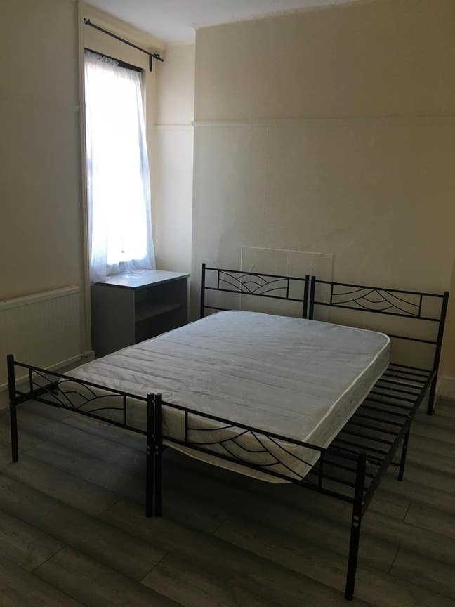 6 Double Rooms for Rent Main Photo