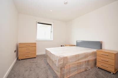 1 Large Bedroom Apartment- E16 Main Photo