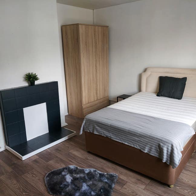 Beautiful newly renovated house share Main Photo