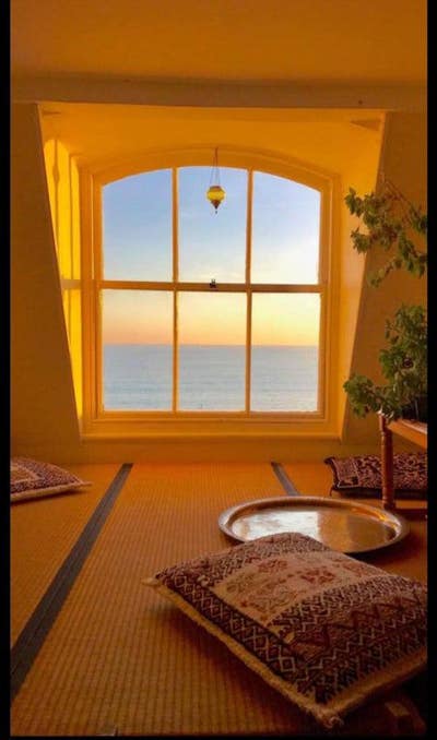 Beachfront sea view top floor flat on Brunswick sq Main Photo