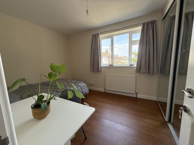 Short Term Let - Big Double Room Main Photo