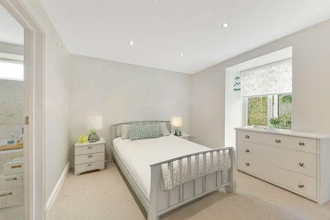 Double en-suite room all bills included Main Photo