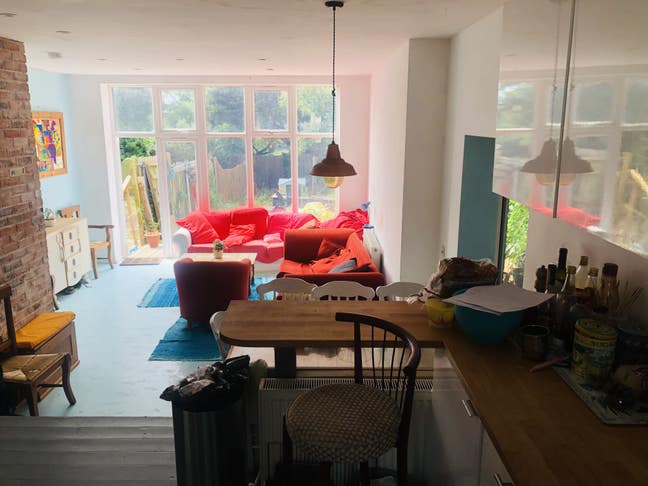 Bedroom in a spacious friendly house+garden  Main Photo