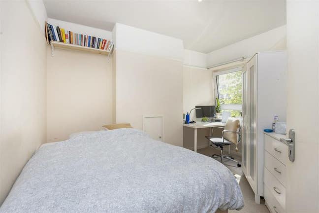 Bedroom in shared flat in South End Close Main Photo