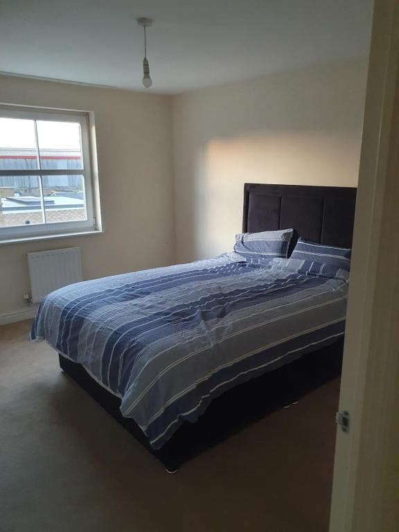 A double room available for a single person Main Photo