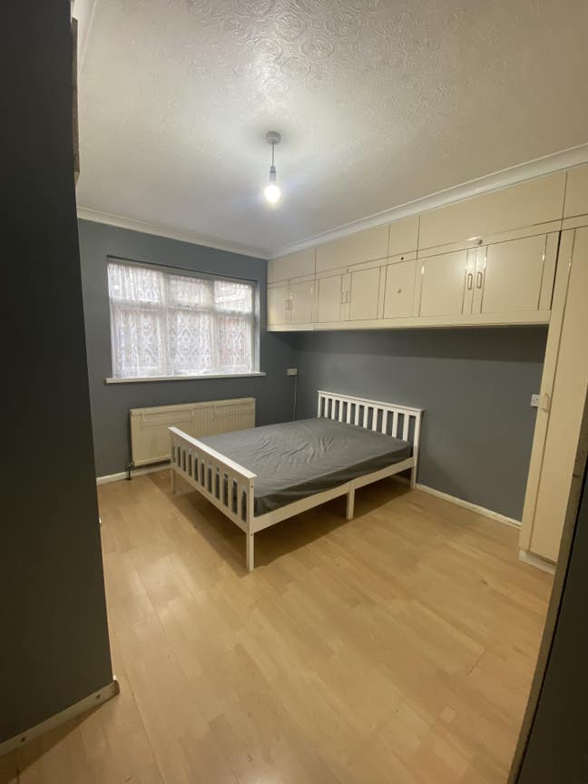 Bright & Spacious Double Room Available  Main Photo