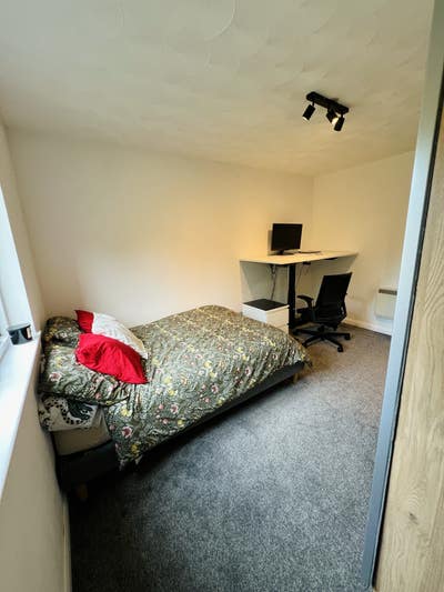Comfy double room (1/2) opposite St Mary’s Main Photo
