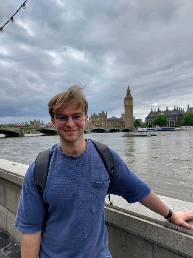 23 year old professional seeking room Main Photo