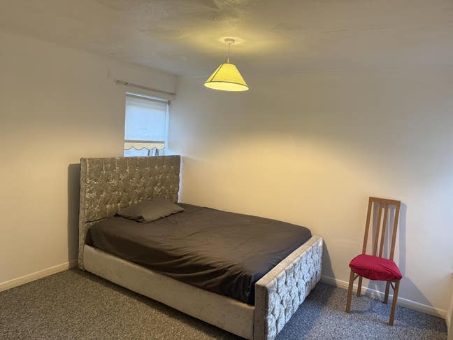 Spacious double room to rent  Main Photo