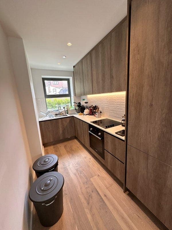 3 Bed Terraced House, E13 Main Photo