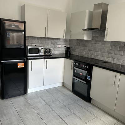 &pound;520 per month including bills and fully furnished Main Photo