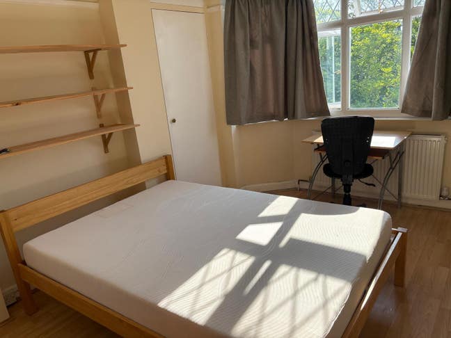 Large double furnished all bills wifi incl. CB1 Main Photo