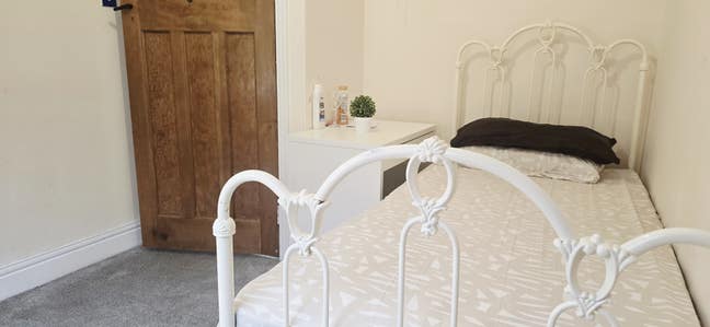 Spare room available  Main Photo
