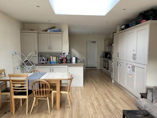 Double room in social 6-bed house share  Main Photo
