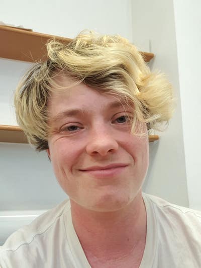 Non-binary professional seeks room  Main Photo