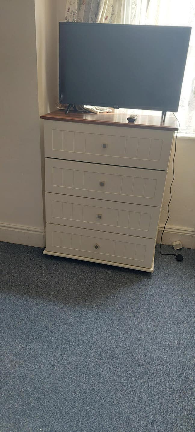  Double  size  room for full time single worker  Main Photo