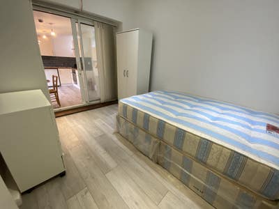 Studio in Wembley 5 Mins Away from Piccadilly Line Main Photo