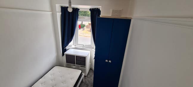 Single room for rent in Hanger Lane Main Photo
