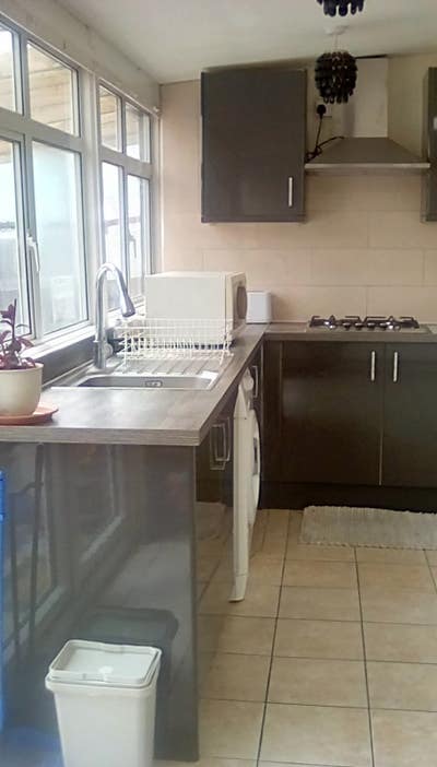 Spacious & clean double room 4 ladies only  Main Photo