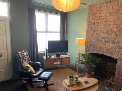 Small double bedroom Hillsborough Main Photo