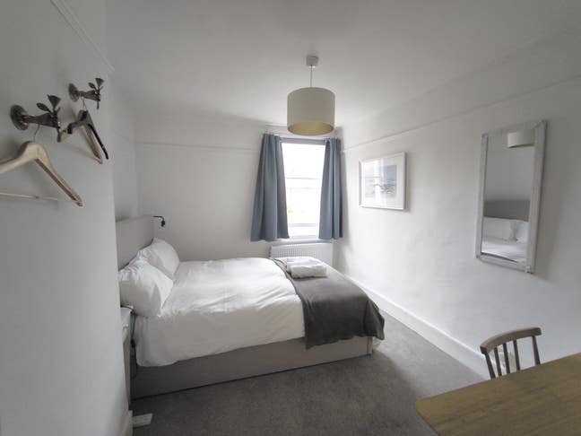 Quiet Zone 1 room for mid-week lodger Main Photo