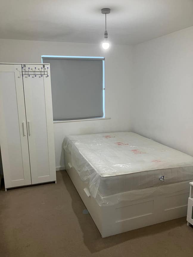 1 double bedroom in a 2 bed-flat available NOW! Main Photo