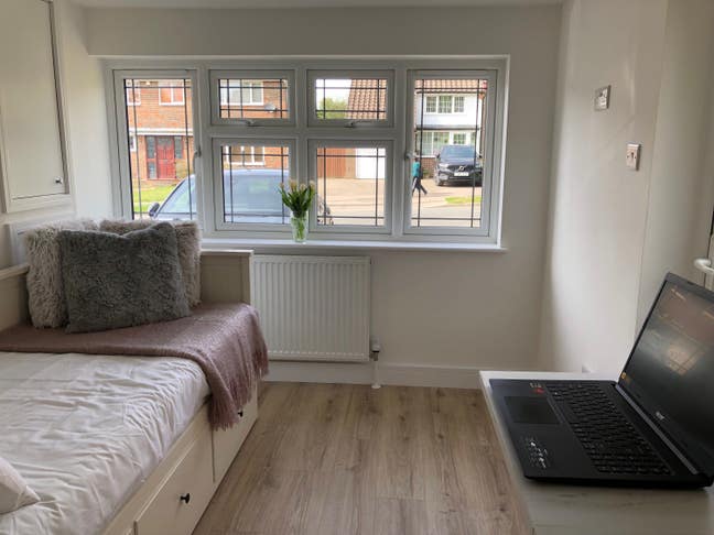Self-contained studio annexe Main Photo