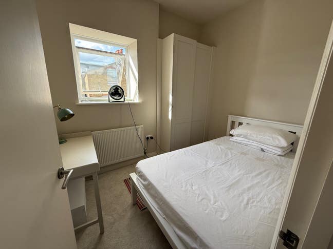 1 Small Double Room with bathroom Main Photo