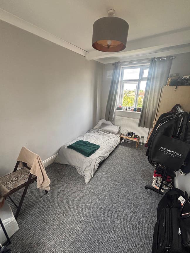 Single room available  Main Photo