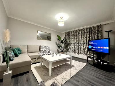 Modern 1-Bed Annexe with Private Entrance Main Photo