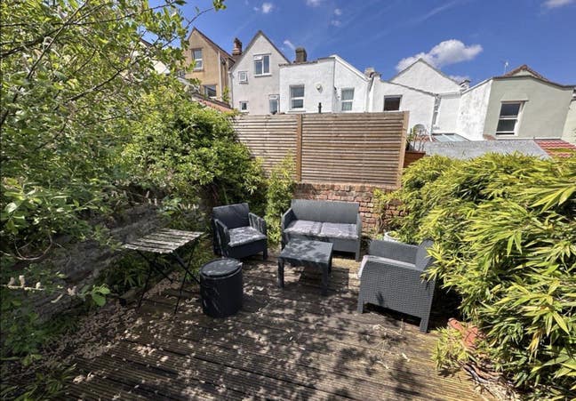 Amazing double bedroom in Southville Main Photo